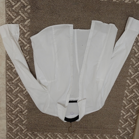 Shapely White Shirt - Picture 4 of 4